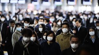 Japón duplicará las zonas sometidas a controles de COVID, mientras los casos marcan un récord