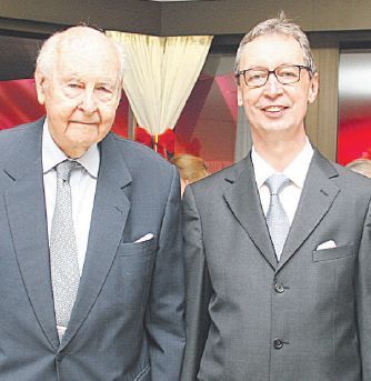 Reapareció Roberto Alemann el martes pasado en la Embajada de la República Federal de Alemania por los 25 años de la unidad de ese país. Lo recibió el dueño de casa, Bernhard Graf von Waldersee.