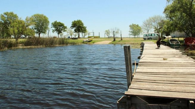 En Maipú, la laguna Kakel Huincul es el corazón de las actividades turísticas. Este espejo de agua dulce ofrece una experiencia completa para amantes de la naturaleza y la aventura.