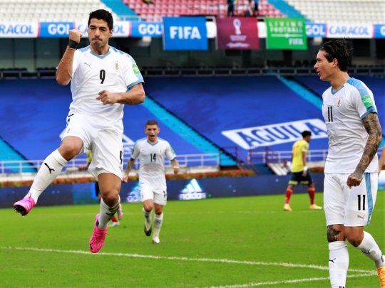 Suárez, de penal, anotó el segundo gol de Uruguay ante Colombia.
