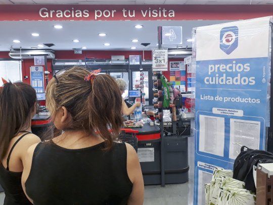 La aplicaci&oacute;n permite acceder a la canasta completa de los 310 productos del programa y buscar los comercios adheridos por calle, localidad y provincia.