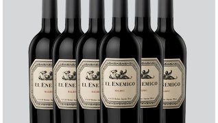 La falsificación de productos llegó a los vinos.