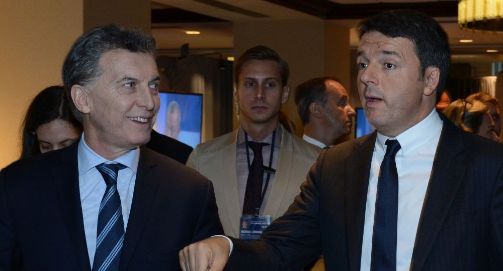 El Jefe de Estado argentino dialoga con el primer ministro de Italia, Matteo Renzi