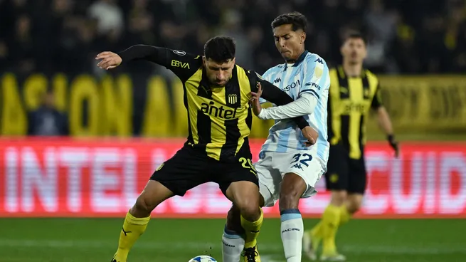 Peñarol fue un poco más que Racing y se llevó una justa victoria.