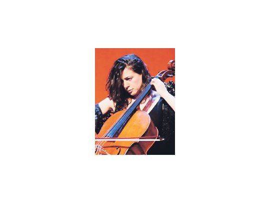 La notable cellista británica pone su técnica al servicio del mensaje del compositor (en el caso, Schumann), que sería más directo de no mediar su desbordante expresividad.