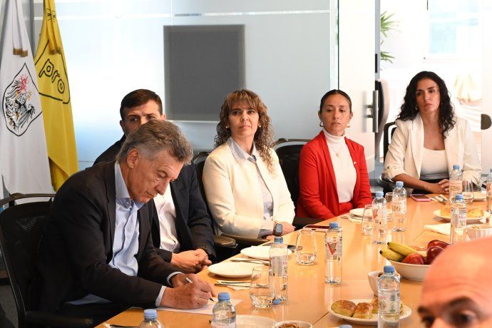 Mauricio Macri reapareció y reunió a los candidatos del PRO.