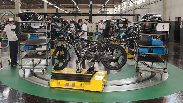 linea-montaje-ergonomica-gilera-y-hero-motocorpjpg