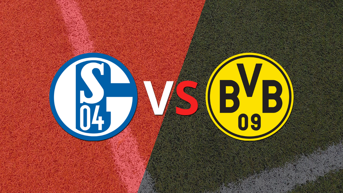 Schalke 04 and Borussia Dortmund draw level at the Veltins-Arena stadium