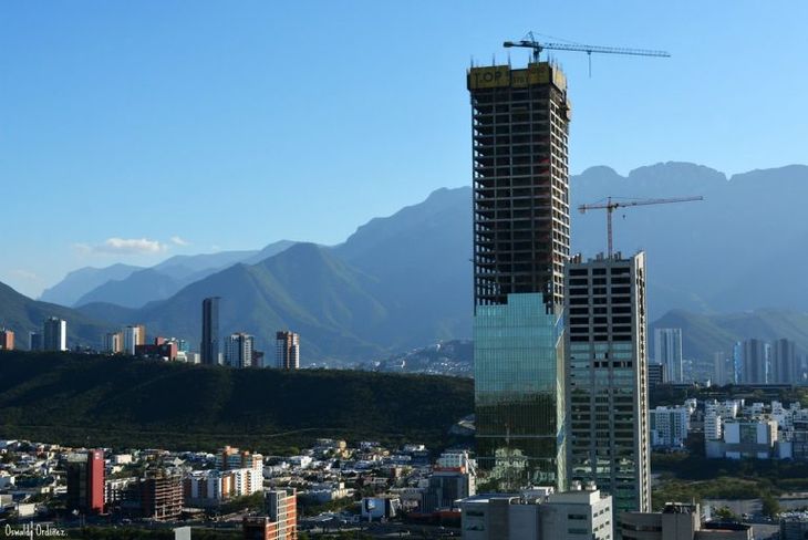 La estructura avanzó por etapas, con un sistema constructivo de gran complejidad técnica acorde a la escala del proyecto La estructura avanzó por etapas, con un sistema constructivo de gran complejidad técnica acorde a la escala del proyecto