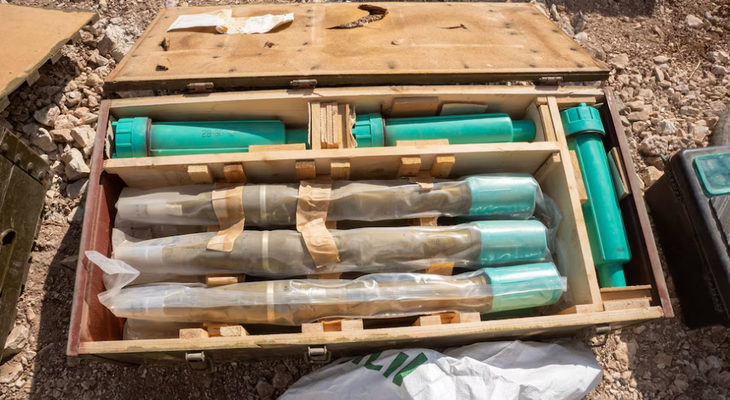 Los soldados también encontraron dispositivos explosivos, armas y material de inteligencia en el centro de mando Los soldados también encontraron dispositivos explosivos, armas y material de inteligencia en el centro de mando