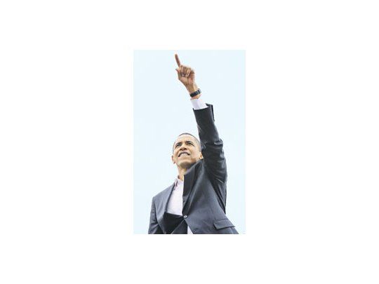 El candidato negro, Barack Obama, retomó ayer su campaña tras el acalorado debate que mantuvo con su rival. Las encuestas dan al senador de Illinois una ventaja de entre seis y 11 puntos.