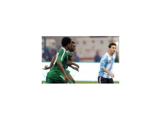 Messi no puede mostrar todo su repertorio ante Arabia Saudita.