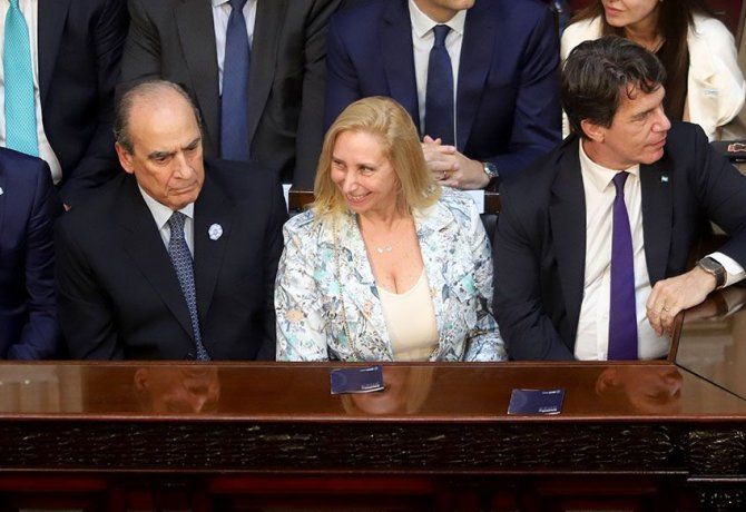 Guillermo Francos junto a Karina Milei y Nicol&aacute;s Posse en el Congreso.