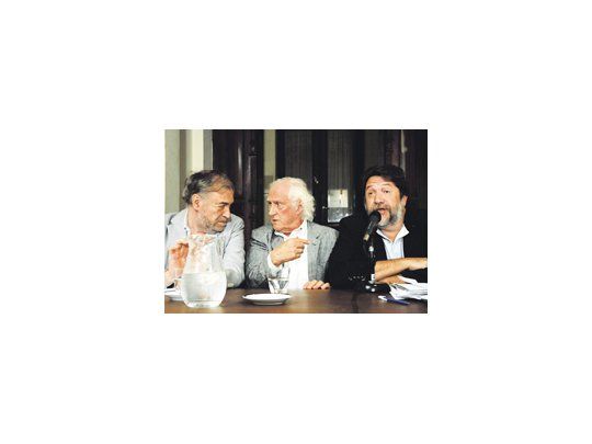 Miguel Bonasso, Fernando Solanas y Claudio Lozano anunciaron que no participarán en ningún debate parlamentario sobre el uso de reservas para el Fondo del Bicentenario, hasta que no se investigue el origen de la deuda pública.