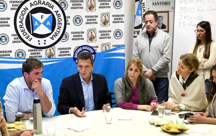 Massa, junto a representantes de la Federación Agraria en Pergamino.