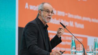 ámbito.com | 01. Carlos Moreno, reconocido urbanista y científico, es el ideador del concepto _ciudad de los 15 minutos_..jpg