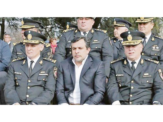 Viejos tiempos. Diego Hak, secundado por altos jefes policiales de la provincia de Córdoba.
