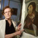 Giménez posando junto a su restauración. Giménez posando junto a su restauración.