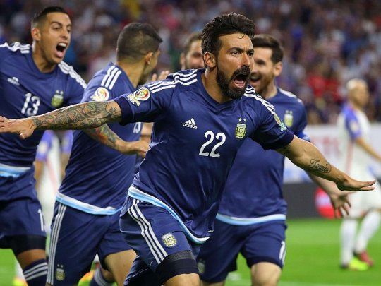 Ezequiel Lavezzi podría volver al fútbol para ponerse la camiseta de Rosario Central.