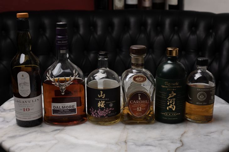 En Martínez, L’Atelier ofrece más de 20 etiquetas de whisky para maridar con su cocina.  