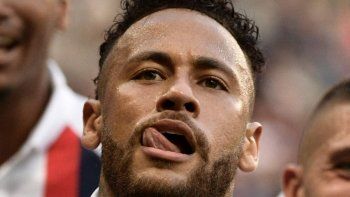 Neymar volvió a desafiar a la dirigencia del PSG.