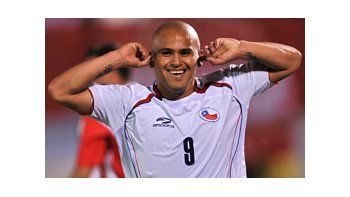 Suazo, en la Selección de Chile. También lo quieren en Brasill y en su país