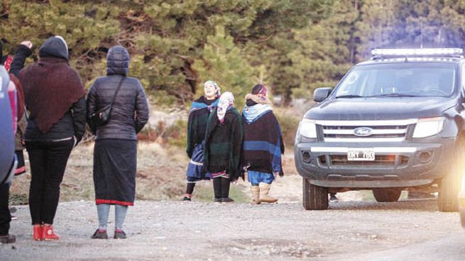 acción. Las representantes de la comunidad mapuche recibieron el beneficio de la prisión domiciliaria por su condición de madres. Habían sido detenidas en el contexto del desalojo de la toma de Mascardi.