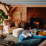 Esta tendencia combina calidez, texturas y estilos más expresivos. Esta tendencia combina calidez, texturas y estilos más expresivos.