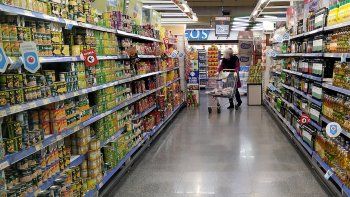 en medio del repunte de la inflacion, aseguran que cae el consumo de productos basicos en medio del repunte de la inflacion, aseguran que cae el consumo de productos basicos