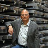 Demostró una gran ambición para crear un imperio dentro de la industria automotor. Demostró una gran ambición para crear un imperio dentro de la industria automotor.