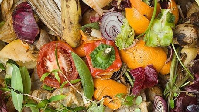 Buena parte de ese desperdicio ocurre cuando los alimentos ya están listos para ser consumidos: en nuestras casas, supermercados, restaurantes o verdulerías.&nbsp;