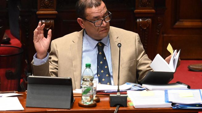 Tras la polémica con Sebastián Da Silva, la oposición cuestiona al Frente Amplio por no cumplir su palabra y redobla la apuesta contra Nicolás Viera.