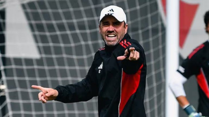 El debut del Chacho en el banco de River será este jueves cuando se enfrente a Huracán por la fecha 10 del Torneo Apertura. El debut del Chacho en el banco de River será este jueves cuando se enfrente a Huracán por la fecha 10 del Torneo Apertura.