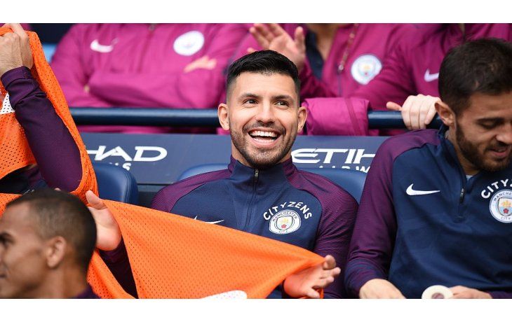 Con Agüero en el banco, el City goleó y es único líder