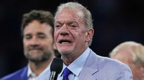 Jim Irsay es el millonario mayor coleccionista de guitarras del planeta.