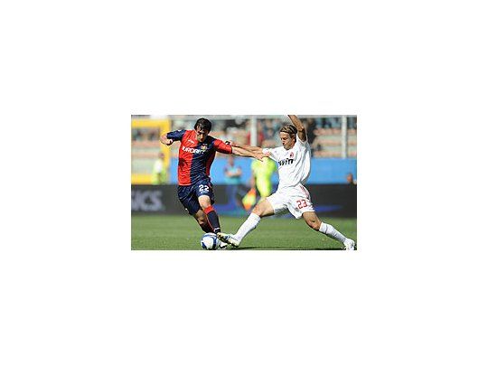 Milito anotó en la victoria de Genoa y complicó más al Milan
