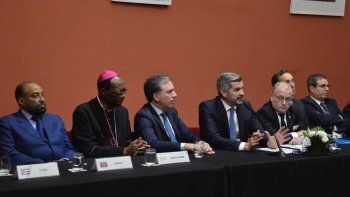 mensaje de pena a embajadores: macri va a ganar y la economia va a crecer