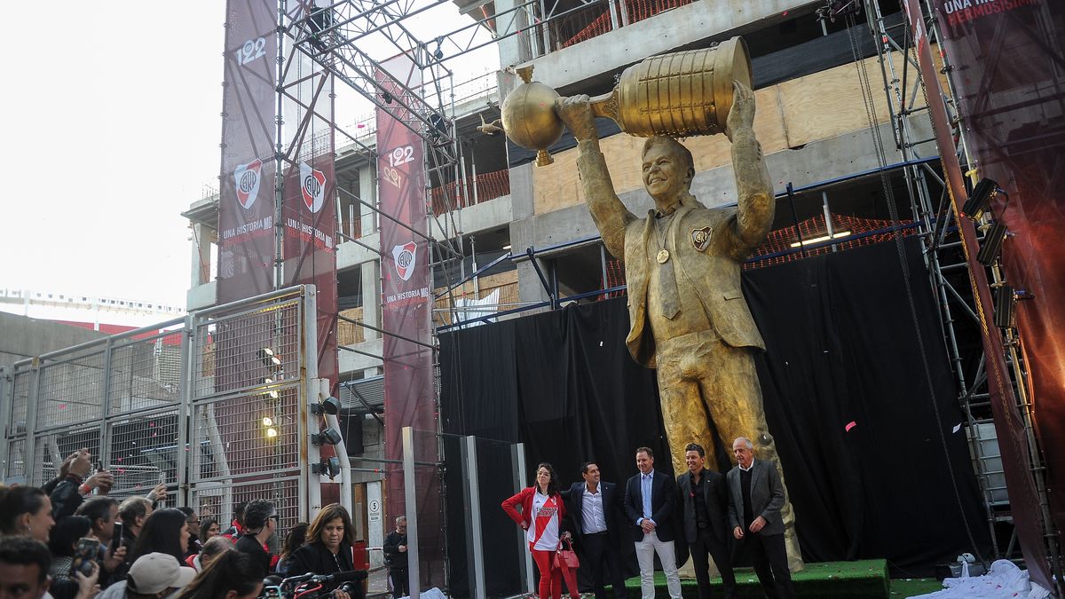After the controversy, they will file part of the statue that River made to Marcelo Gallardo