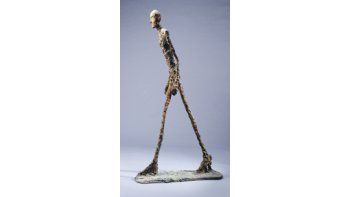 ámbito.com | «Hombre caminando», una de las obras que convirtieron a Alberto Giacometti en uno de los artistas más cotizados del mundo. Ahora, el Kunstmuseum Wolfsburg de Alemania exhibe lo mejor de su obra de madurez.