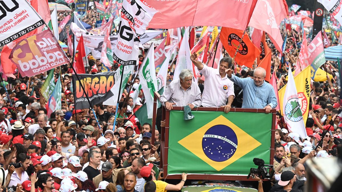 Horas decisivas en Brasil: Lula y Bolsonaro cerraron sus campañas
