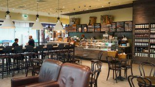 Una cafetería en Buenos Aires está buscando empleados.