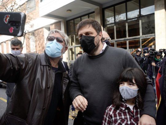 Leandro Santoro votó en Boedo y reveló cuál es su cábala en esta jornada electoral.