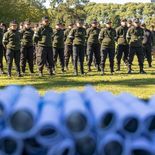Con estos nuevos egresos, el sistema de seguridad de San Isidro cuenta con 300 oficiales de seguridad y 145 oficiales de monitoreo, 130 patrullas y un soporte tecnológico de 2.646 cámaras de videovigilancia. Con estos nuevos egresos, el sistema de seguridad de San Isidro cuenta con 300 oficiales de seguridad y 145 oficiales de monitoreo, 130 patrullas y un soporte tecnológico de 2.646 cámaras de videovigilancia.