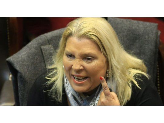 El martes, la diputada fue sometida a un estudio angiográfico de las arterias coronarias en el que se evidenció una lesión severa de la arteria circunfleja, tras lo cual se procedió a una angioplastia de dicha lesión con la colocación de dos stent, quedando resuelta satisfactoriamente.