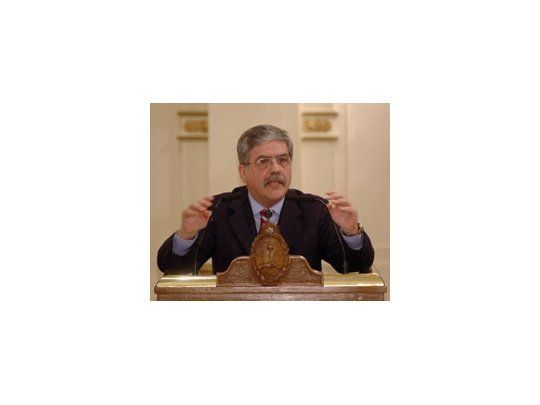 El Estado nacional fijó su papel rector en el Plan Nuclear y sus usos pacíficos en función de la salud pública y la generación de energía nucleoeléctrica, remarcó De Vido.