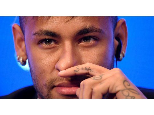 Club inglés anunció la llegada de Neymar.