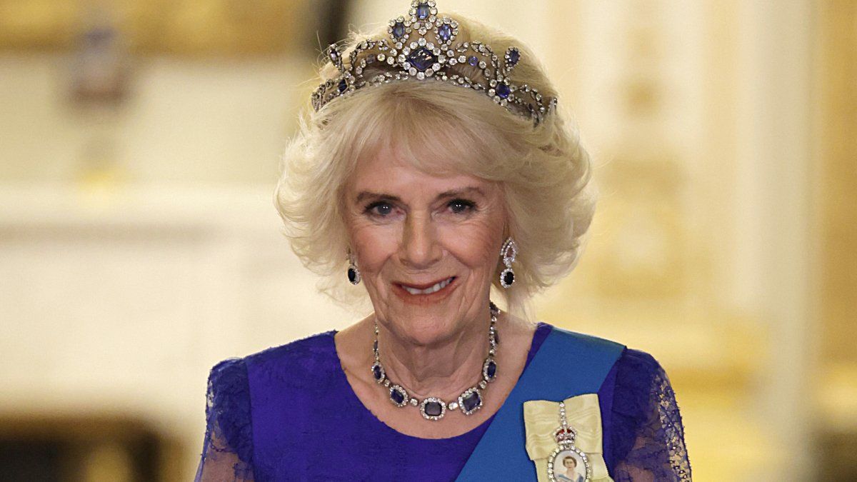 what will be the tunic that queen Camilla will wear