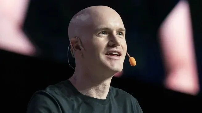 Armstrong encontró en las criptomonedas la fórmula para generar millones de dólares.