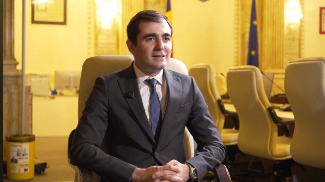 Claudiu Nasui, exministro de Economía de Rumania, sigue atento los avatares de la política argentina.