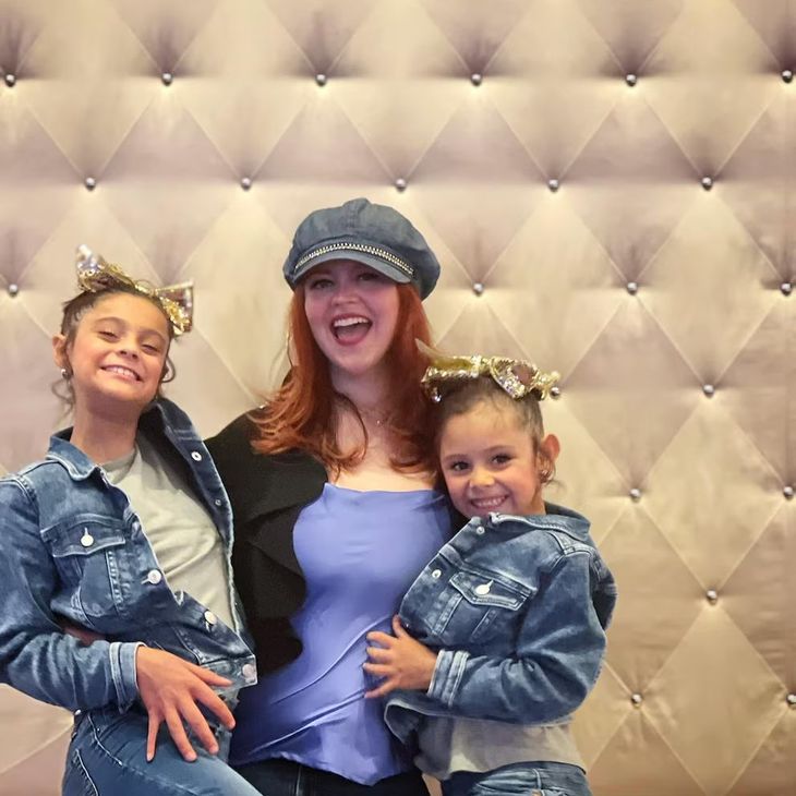 Allison Lozz hoy, con sus dos hijas. Allison Lozz hoy, con sus dos hijas.